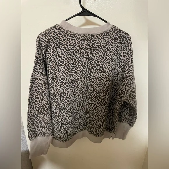 ✨Women’s MV Sport Cheetah Print Crewneck Size L - Picture 8 of 9